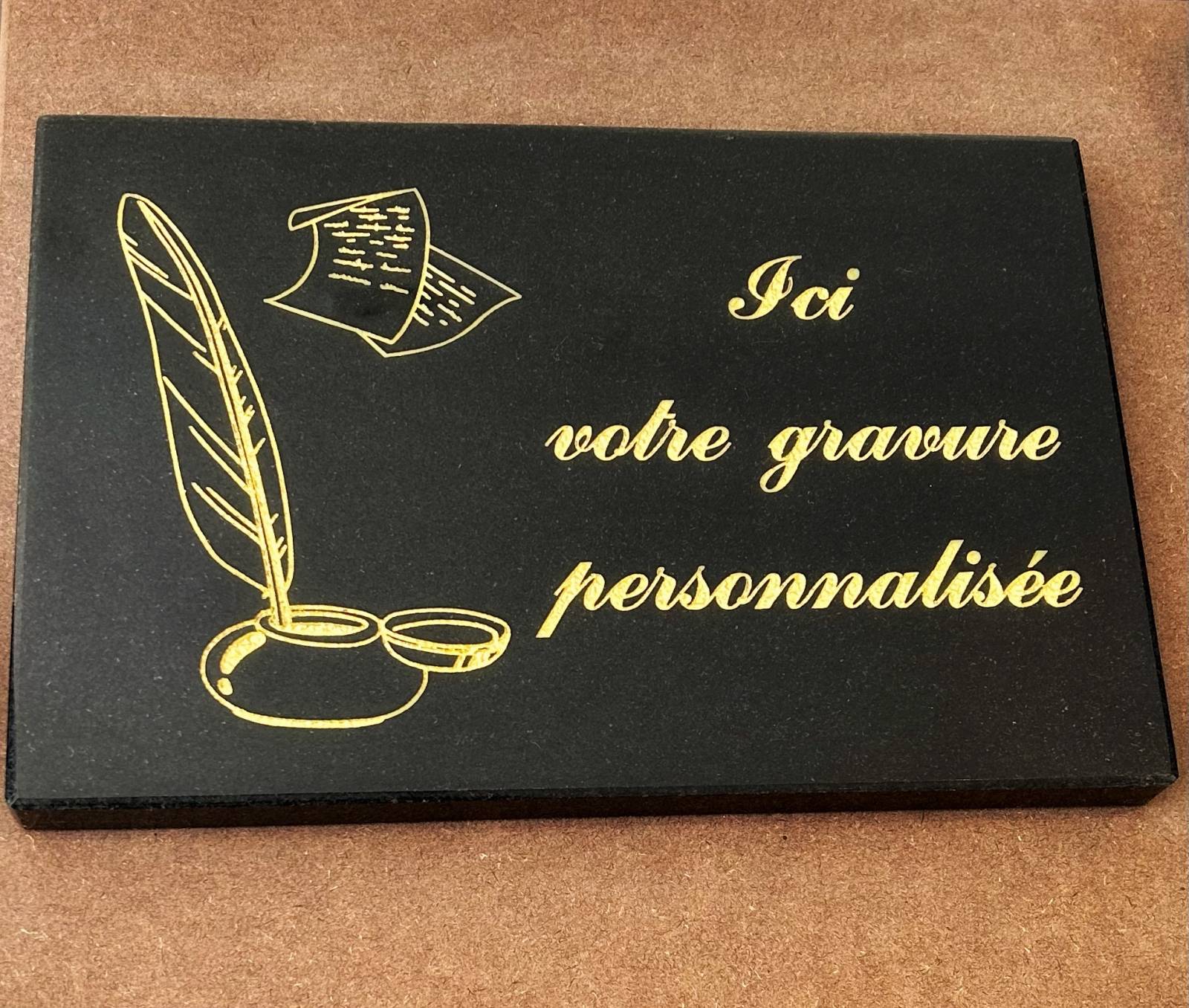 Accessoires pour monuments funéraires en bronze ou en granit à La Colle sur Loup près de Cagnes sur Mer